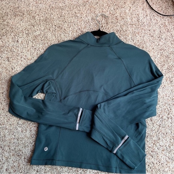 Lululemon Athletica Green Fitted Crop Top with Mandarin Collar - Picture 4 of 5